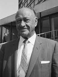 Kisah Perjalanan Dan Filosofi Bisnis Conrad Hilton, Sr. Kisah Perjalanan Dan Filosofi Bisnis Conrad Hilton, Sr.